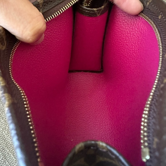Louis Vuitton Toiletry Pouch Monogram 15 - Picture 6 of 6